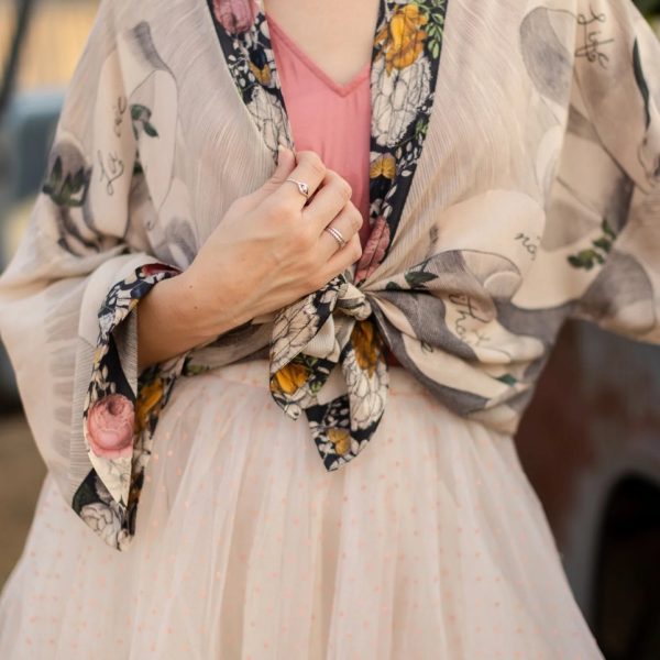 Market of Stars ‘Take My Hand’ Kimono